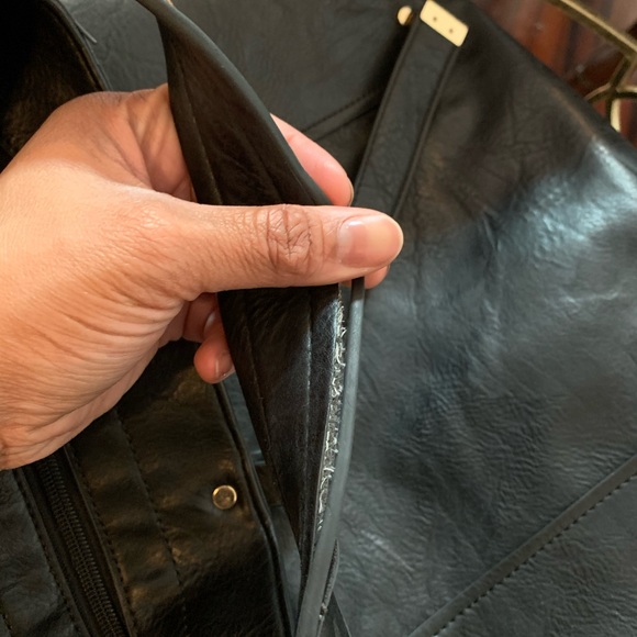 Black Faux Leather Studded Bag 🤩⭐️💕 - Picture 4 of 6